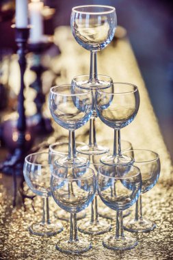 Noel masa gözlüklü