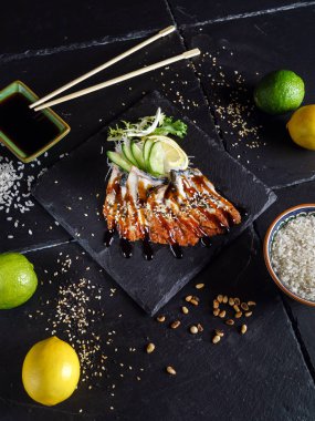 yılan balığı sashimi limon, yakın çekim