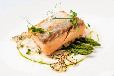 somon ile kuşkonmaz, yakın çekim