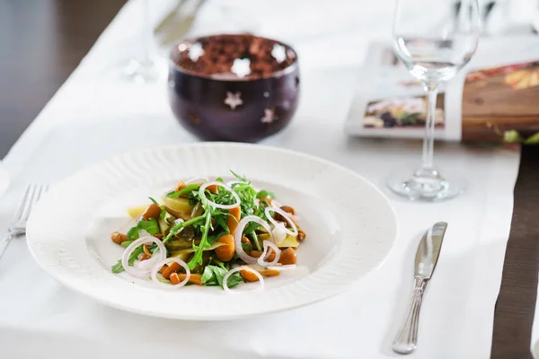 Svamp Sallad Restaurangen Närbild — Stockfoto