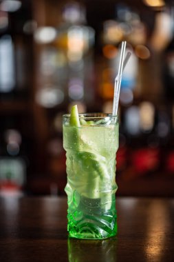 kokteyl barda, yakın çekim