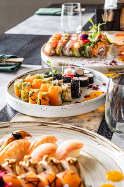büyük sushi seti, yakın