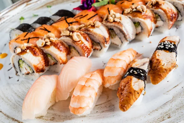 Büyük Sushi Seti Yakın — Stok fotoğraf