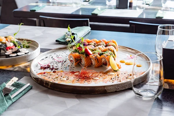 Großes Sushi Set Nahaufnahme — Stockfoto