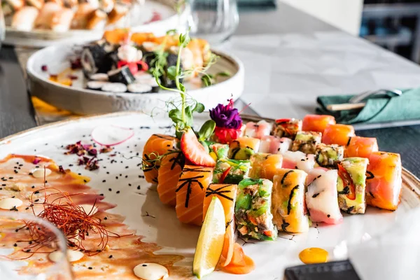 büyük sushi seti, yakın