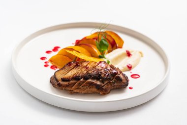 kereviz püresi ile ördek, yakın çekim