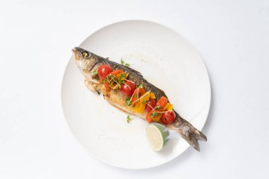 sebzeli, kavrulmuş balık yakın çekim