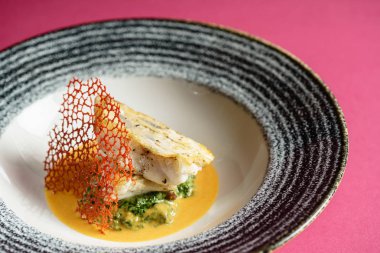 Ispanaklı zander, kapat.