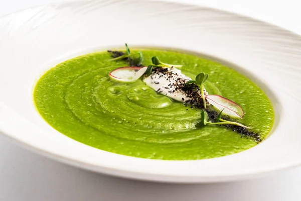 緑のクリーム スープ クローズ アップ — ストック写真
