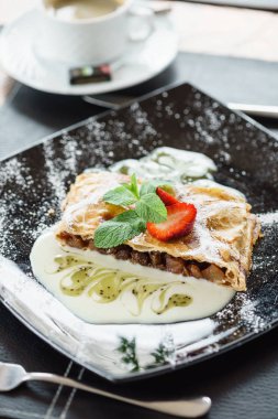 Elmalı börek, yakın çekim.