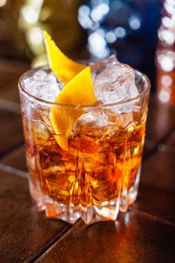 kokteyl barda, yakın çekim