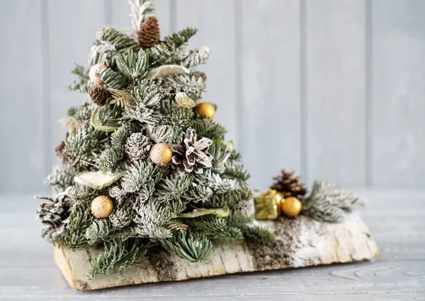 Vánoční Stromek Zlatými Koulemi — Stock fotografie