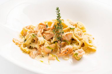 makarna ile Somon, yakın çekim