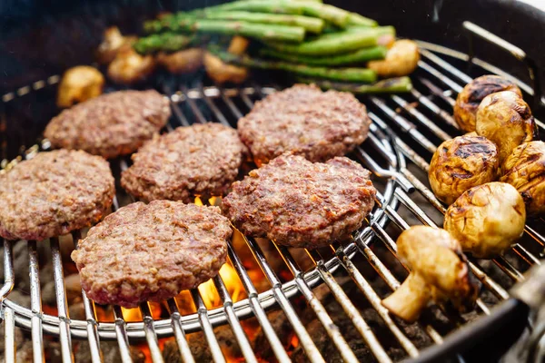 Cutles Grillés Aux Légumes Gros Plan — Photo