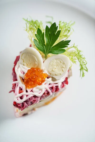 Salada Beterraba Com Caviar Close — Fotografia de Stock