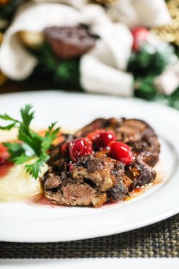 kereviz püresi ile ördek, yakın çekim