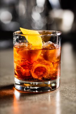 kokteyl barda, yakın çekim