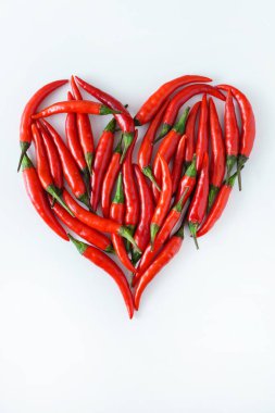 Kalp kırmızı biberden.
