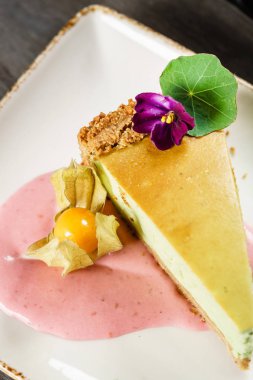 Matcha peynirli sos ile