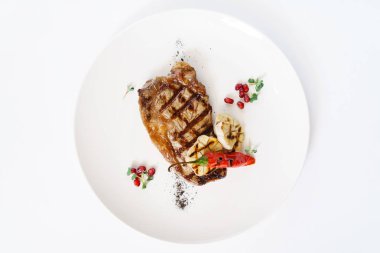 Biftek, sarımsak ile yakın çekim