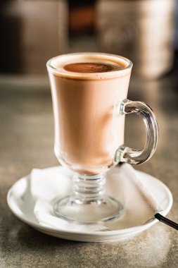 Tarçınlı kakao, yaklaş.