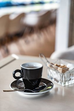 Bir fincan kahve, yakın çekim.