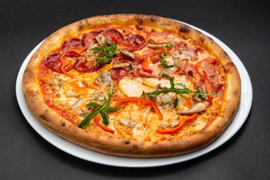 Taze İtalyan pizzası, yakın çekim.