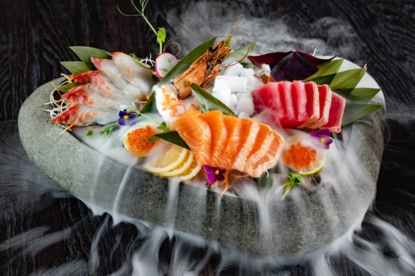 Alimentos Japoneses Sashimi Pescado Rodajas Mariscos Crustáceos Crudos Imagen —  Fotos de Stock