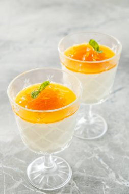 İtalyan tatlılar panna cotta