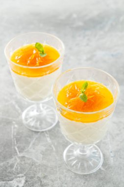İtalyan tatlılar panna cotta