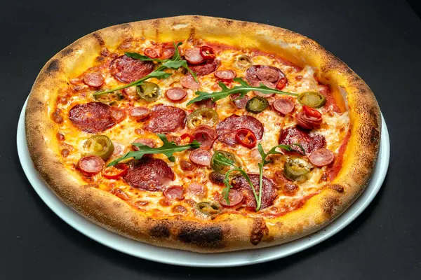 Pizza Italiana Fresca Perto — Fotografia de Stock
