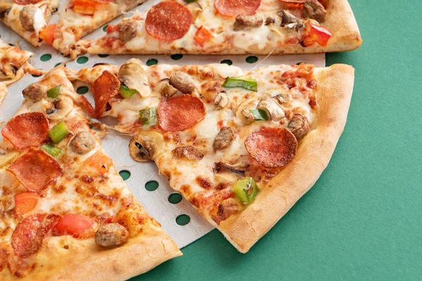 Pepperoni Pizza Auf Teller — Stockfoto