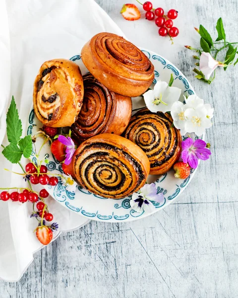 Freshly Baked Cinnamon Rolls Close — Stock Photo, Image