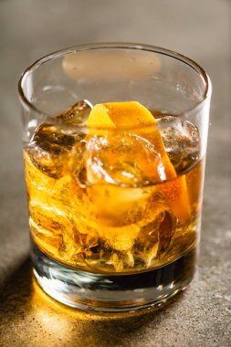 kokteyl barda, yakın çekim