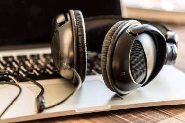 kulaklık laptop, yakın çekim