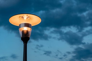 gökyüzü üzerinde açık lanter