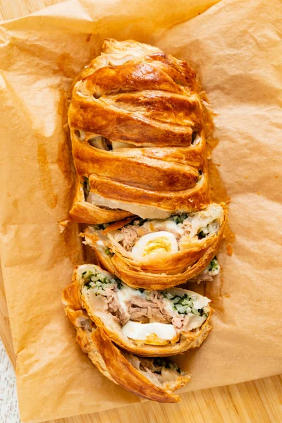 Spinazie Taart Italiaanse Stromboli Met Eieren Spinazie Mozzarella Paastaart — Stockfoto