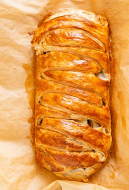 Ispanaklı turta: Yumurtalı İtalyan stromboli, ıspanak ve mozzarella (Paskalya pastası)) 