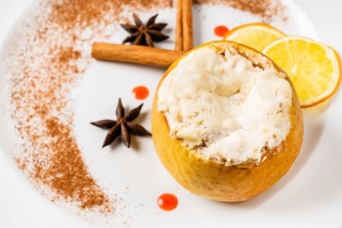 baharat ile kavrulmuş elma