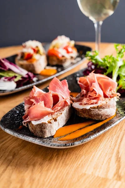Sandwiches Met Ham Kaas Sla — Stockfoto
