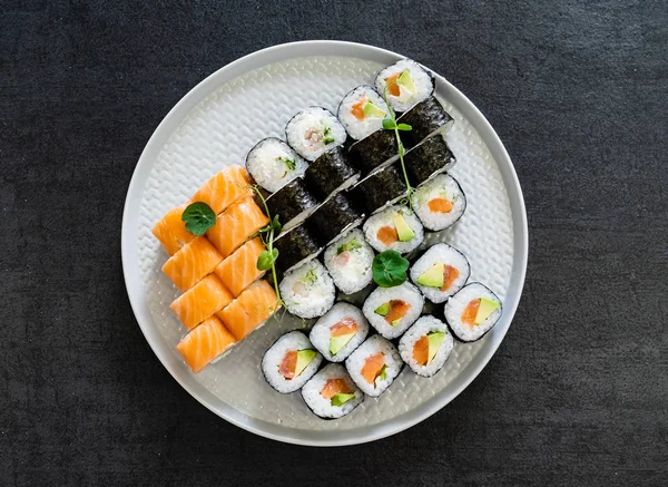 Sushi Mis Sur Assiette Gros Plan — Photo