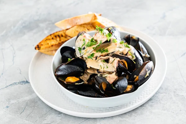 Mejillones Con Hierbas Tazón Cerrar —  Fotos de Stock