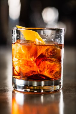 kokteyl barda, yakın çekim