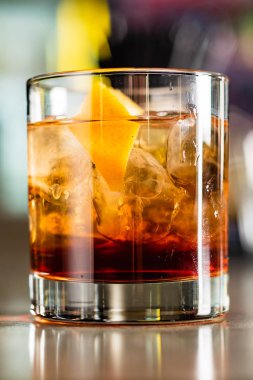 kokteyl barda, yakın çekim