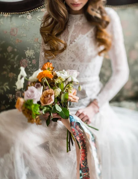 Милая Невеста Цветами — стоковое фото