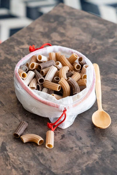 Pasta Integrale Nel Sacchetto Tessuto Concetto Zero Rifiuti — Foto Stock