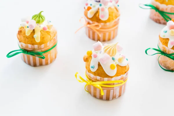 Cupcakes Páscoa Com Merengue Colorido Close — Fotografia de Stock
