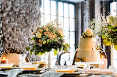 Çok güzel bir şekilde dekore edilmiş düğün tablo