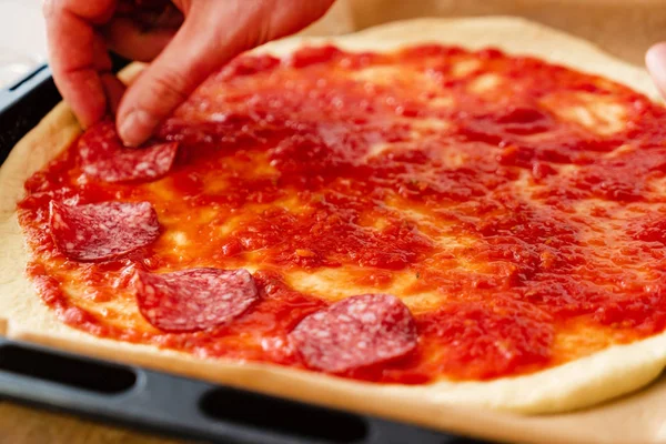 Kocken Att Göra Pizza — Stockfoto