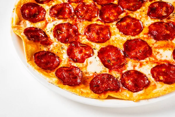 Pizza Pepperoni Com Queijo Mozzarella Salame Tomate Pimenta — Fotografia de Stock